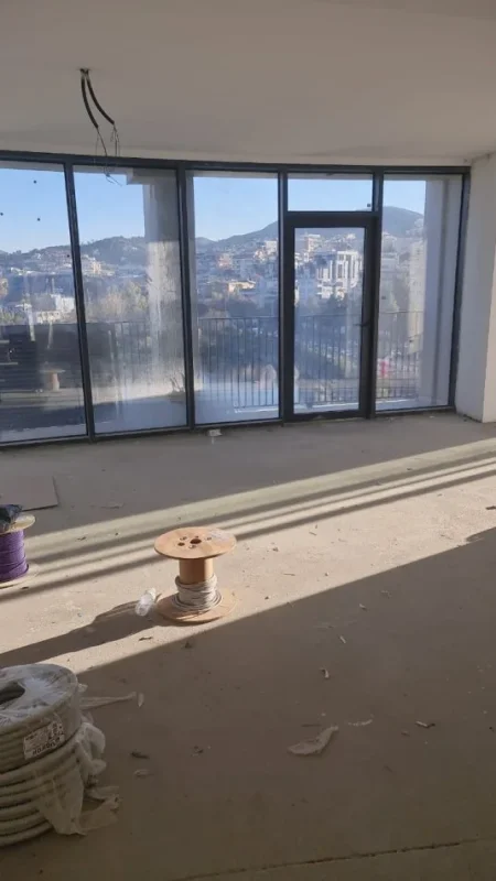 Tirane, shitet 3+1+Ballkon Kati 5, 225.61m² 700.000 € (Lake View)