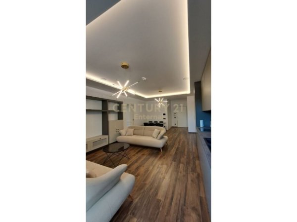 Tirane, jap me qera apartament 2+1+2+POST PARKIMI , 168 m² 2.500 € (Rruga e Elbasanit)