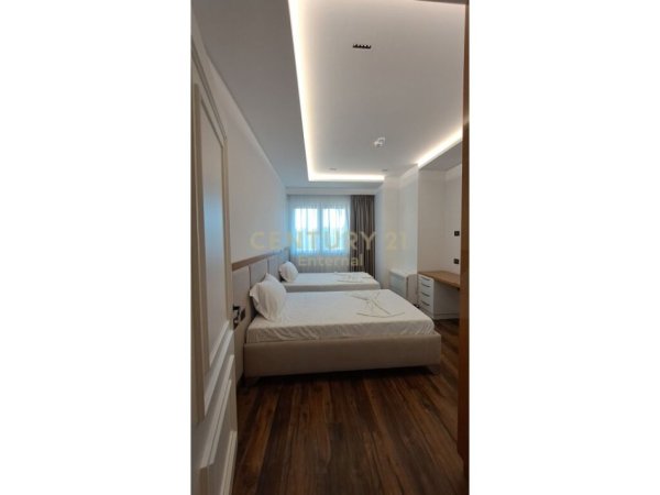 Tirane, jap me qera apartament 2+1+2+POST PARKIMI , 168 m² 2.500 € (Rruga e Elbasanit)