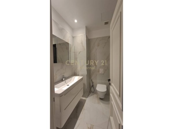 Tirane, jap me qera apartament 2+1+2+POST PARKIMI , 168 m² 2.500 € (Rruga e Elbasanit)
