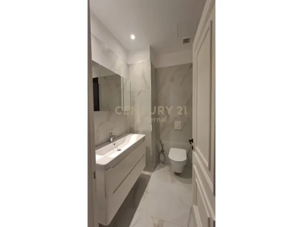 Tirane, jap me qera apartament 2+1+2+POST PARKIMI , 168 m² 2.500 € (Rruga e Elbasanit)