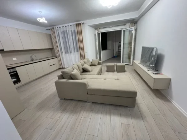 Tirane, jepet me qera apartament 2+1+Ballkon Kati 9, 100 m² 650 € (te River Residence prane Fushes se Aviacionit)