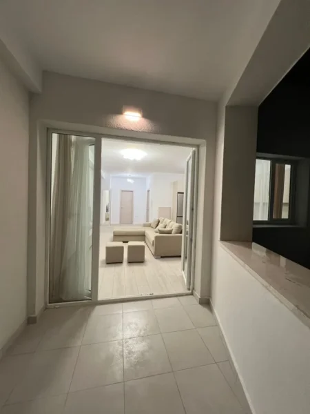 Tirane, jepet me qera apartament 2+1+Ballkon Kati 9, 100 m² 650 € (te River Residence prane Fushes se Aviacionit)