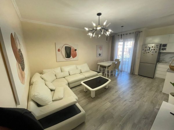 Tirane, jepet me qera apartament 2+1+Ballkon Kati 6, 110 m² 600 € (tek Sima Residence)