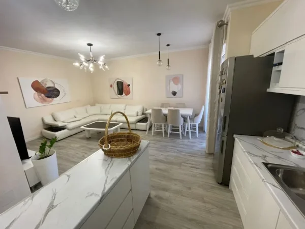 Tirane, jepet me qera apartament 2+1+Ballkon Kati 6, 110 m² 600 € (tek Sima Residence)