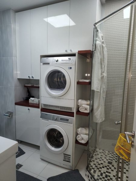 Tirane, jepet me qera apartament 2+1+Ballkon Kati 19, 1.500 € (prane Air Albania Stadium)