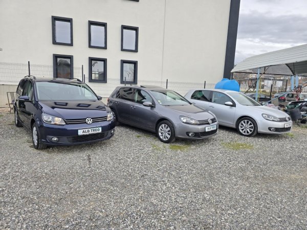 Tirane, shes makine VW TOURAN 1.6 NAFTE PANORAME Nafte, blu e errët manuale Klima 174.000 km 7.450 €