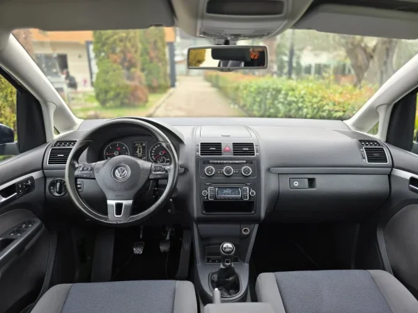 Tirane, shes makine VW TOURAN 1.6 NAFTE PANORAME Nafte, blu e errët manuale Klima 174.000 km 7.450 €