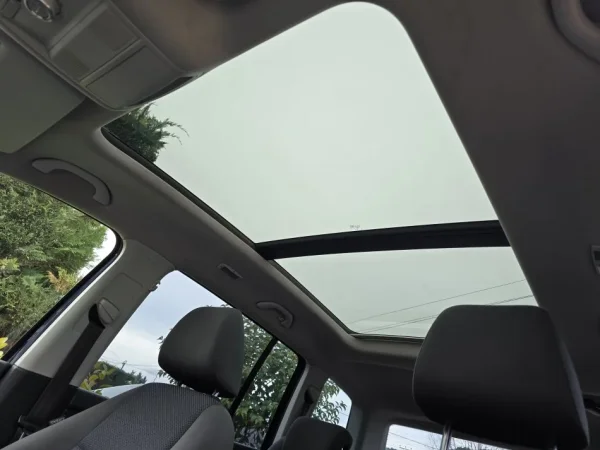 Tirane, shes makine VW TOURAN 1.6 NAFTE PANORAME Nafte, blu e errët manuale Klima 174.000 km 7.450 €