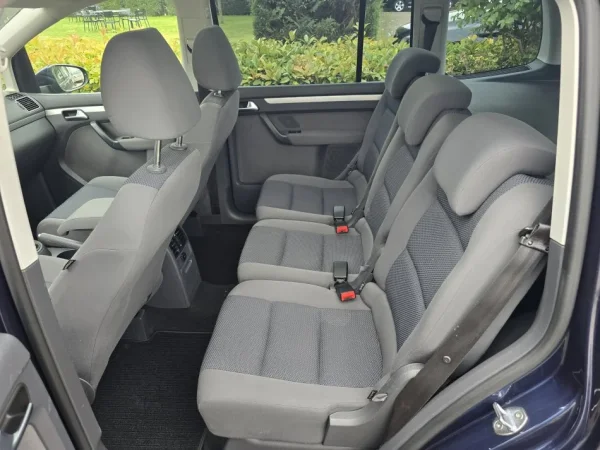 Tirane, shes makine VW TOURAN 1.6 NAFTE PANORAME Nafte, blu e errët manuale Klima 174.000 km 7.450 €