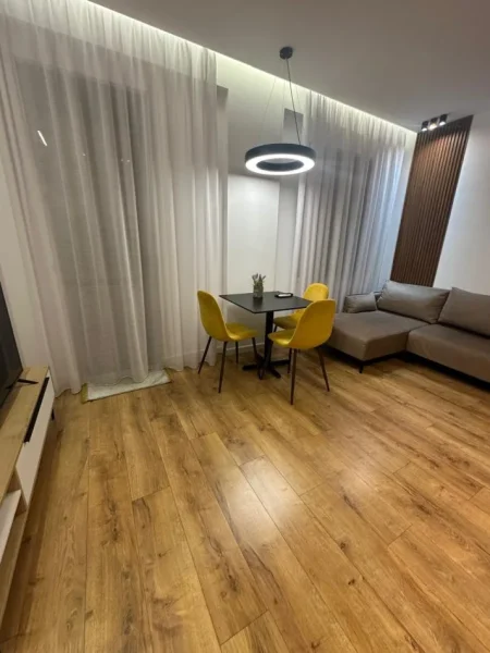 Tirane, jepet me qera apartament 2+1+Ballkon Kati 3, 85 m² 800 € (tek Liqeni Thate)