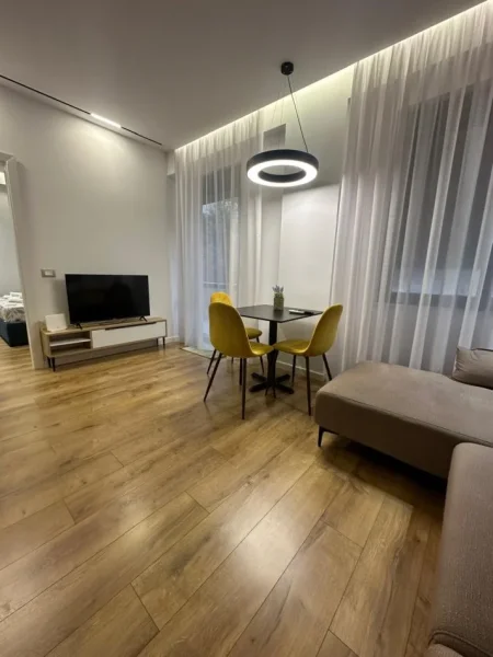 Tirane, jepet me qera apartament 2+1+Ballkon Kati 3, 85 m² 800 € (tek Liqeni Thate)