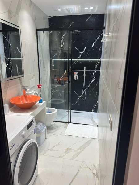 Tirane, jepet me qera apartament 2+1+Ballkon Kati 3, 85 m² 800 € (tek Liqeni Thate)