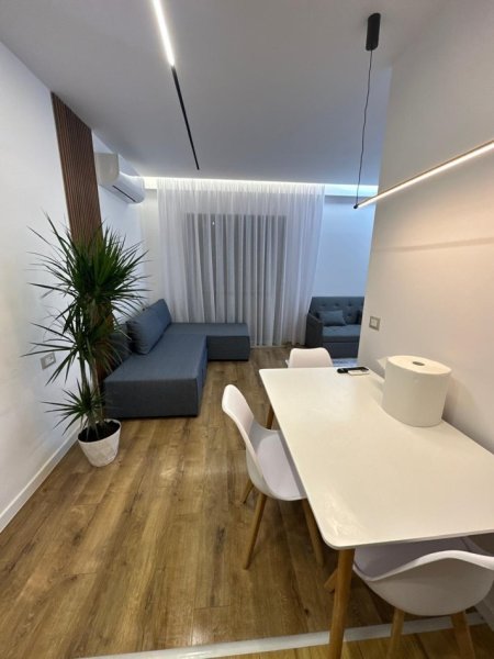Tirane, jepet me qera apartament 2+1+Ballkon Kati 3, 85 m² 800 € (tek Liqeni Thate)