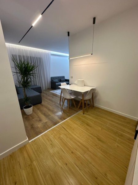 Tirane, jepet me qera apartament 2+1+Ballkon Kati 3, 85 m² 800 € (tek Liqeni Thate)