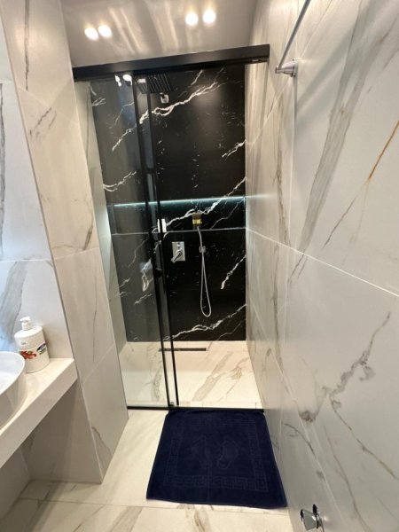 Tirane, jepet me qera apartament 2+1+Ballkon Kati 3, 85 m² 800 € (tek Liqeni Thate)