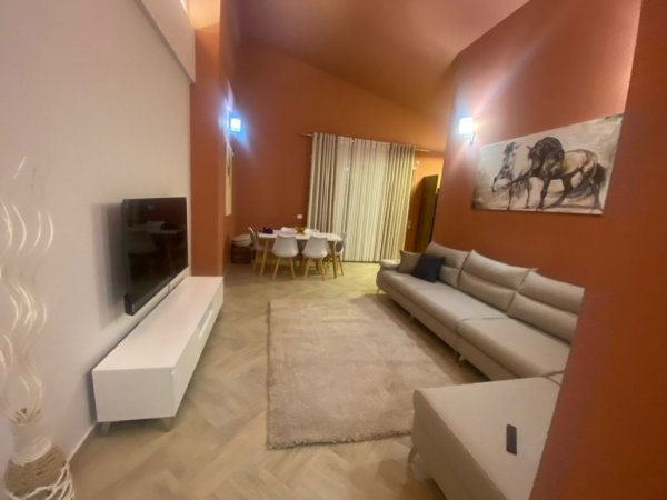 Tirane, jepet me qera apartament 2+1+Ballkon Kati 4, 100 m² 1.000 € (tek Rruga Peti Liqeni Thate)