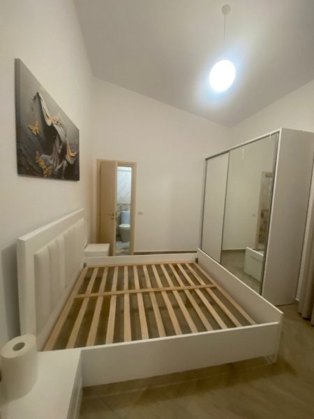 Tirane, jepet me qera apartament 2+1+Ballkon Kati 4, 100 m² 1.000 € (tek Rruga Peti Liqeni Thate)