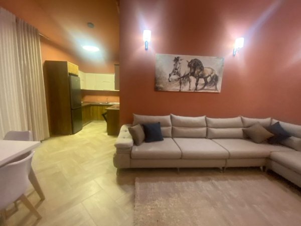 Tirane, jepet me qera apartament 2+1+Ballkon Kati 4, 100 m² 1.000 € (tek Rruga Peti Liqeni Thate)