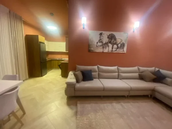 Tirane, jepet me qera apartament 2+1+Ballkon Kati 4, 100 m² 1.000 € (tek Rruga Peti Liqeni Thate)