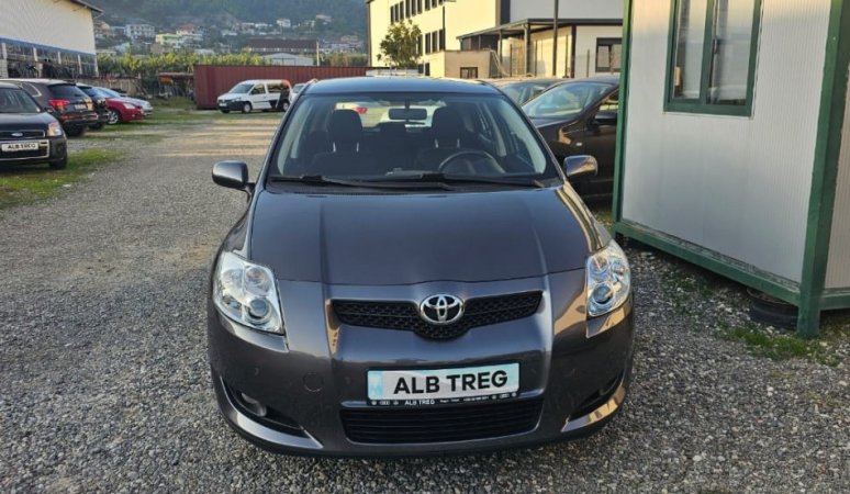 Tirane, shes makine TOYOTA AURIS 1.4 NAFTE, gri e erret automatik Klima 205.000 km 6.600 €