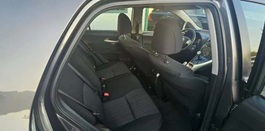 Tirane, shes makine TOYOTA AURIS 1.4 NAFTE, gri e erret automatik Klima 205.000 km 6.600 €