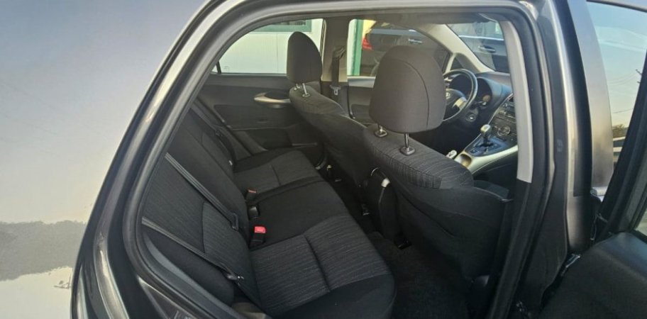 Tirane, shes makine TOYOTA AURIS 1.4 NAFTE, gri e erret automatik Klima 205.000 km 6.600 €