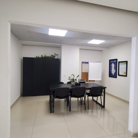 Tirane, jepet me qera zyre Kati 1, 126 m² 2.500 € (Rruga e Kavajes)