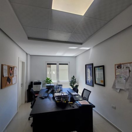 Tirane, jepet me qera zyre Kati 1, 126 m² 2.500 € (Rruga e Kavajes)