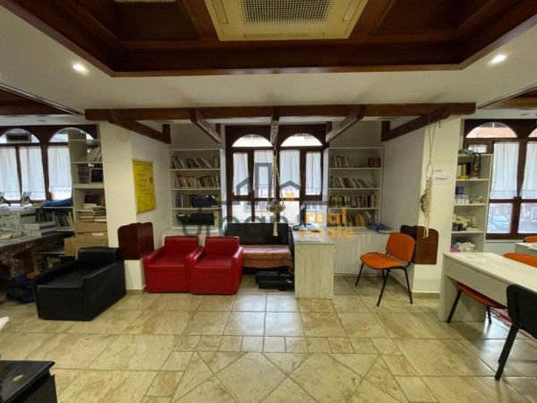 Tirane, jepet me qera zyre Kati 1, 100 m² 800 € (Rruga e Elbasanit)
