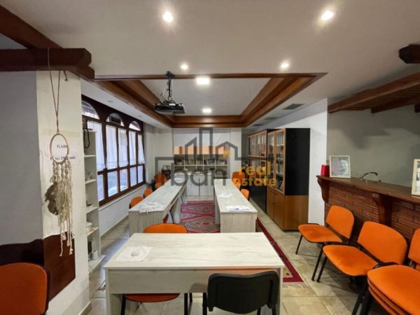 Tirane, jepet me qera zyre Kati 1, 100 m² 800 € (Rruga e Elbasanit)