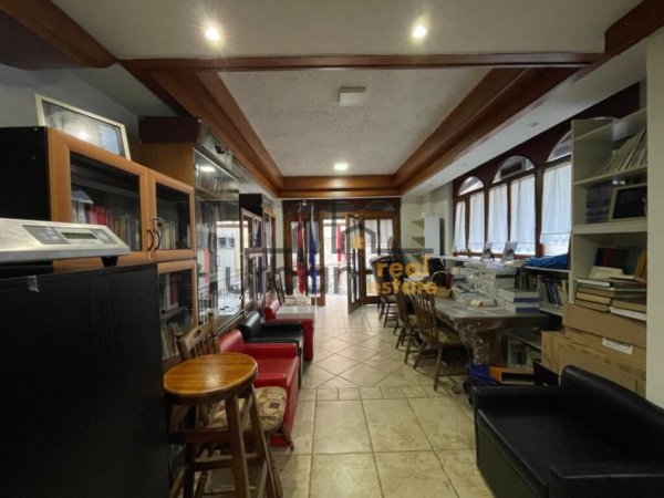 Tirane, jepet me qera zyre Kati 1, 100 m² 800 € (Rruga e Elbasanit)