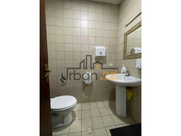 Tirane, jepet me qera zyre Kati 1, 100 m² 800 € (Rruga e Elbasanit)