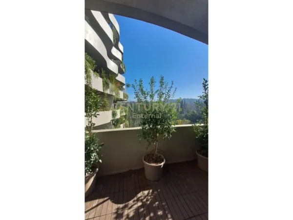 Tirane, jepet me qera apartament 2+1+Aneks+Ballkon Kati 6, 168 m² 2.500 € (Lion Park Residence)