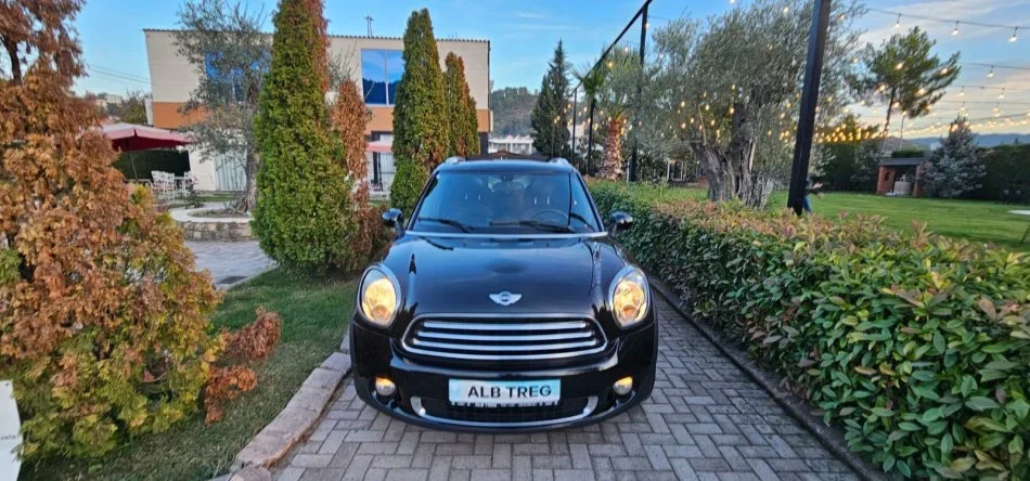 Tirane, shes makine MINI COYNTRIMAN AUTOMAT, Nafte, e zeze automatik Klima 210.000 km 9.450 €