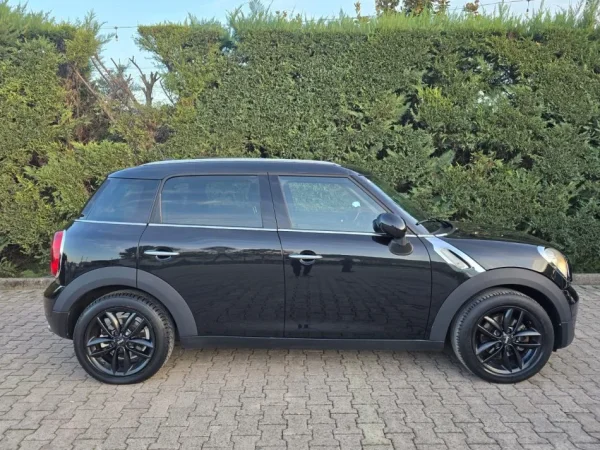Tirane, shes makine MINI COYNTRIMAN AUTOMAT, Nafte, e zeze automatik Klima 210.000 km 9.450 €