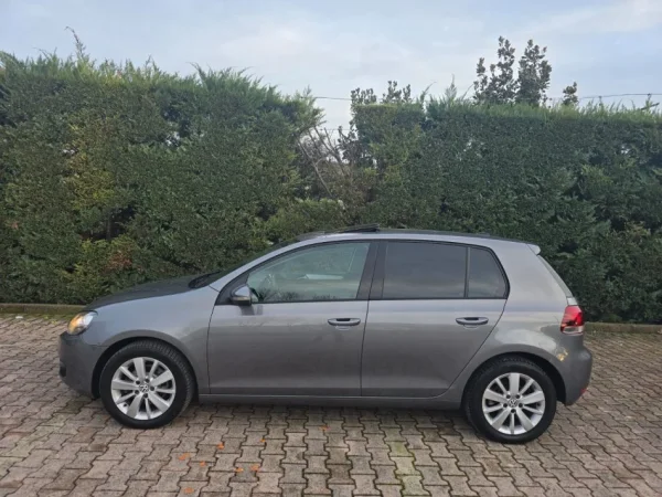 Tirane, shes makine WV GOLF 6 NAFTE 1.6 EUROPE Nafte, gri e erret automatik Klima 183.000 km 8.200 €