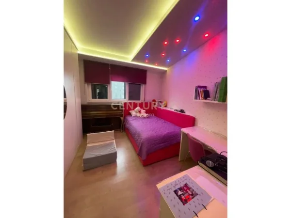 Tirane, shes apartament 3+1+Aneks+Ballkon Kati 1, 136 m² 259.000 € (XHAMLLIK)