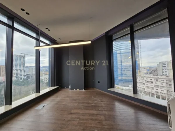 Tirane, jepet me qera zyre Kati 8, 72 m² 1.400 € (TURDIU CENTER)
