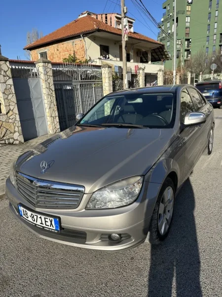 Tirane, shes makine Mercedes C Class 200 Nafte, gri metalizato manuale Klima 6.700 €