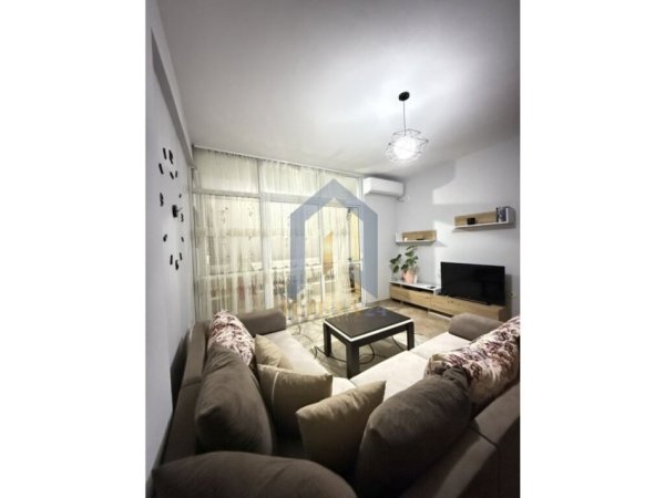 Tirane, jepet me qera apartament 1+1+Ballkon Kati 5, 65 m² 450 € (Loni Ligori)