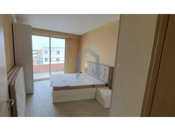 Tirane, jepet me qera apartament 2+1+Ballkon Kati 8, 127 m² 550 € 