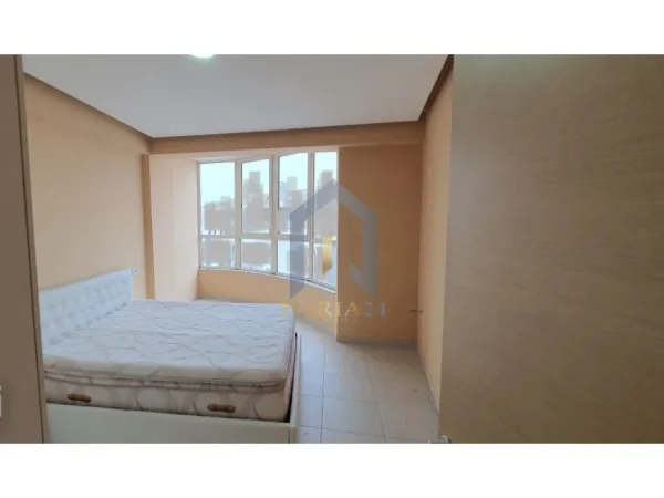 Tirane, jepet me qera apartament 2+1+Ballkon Kati 8, 127 m² 550 € 