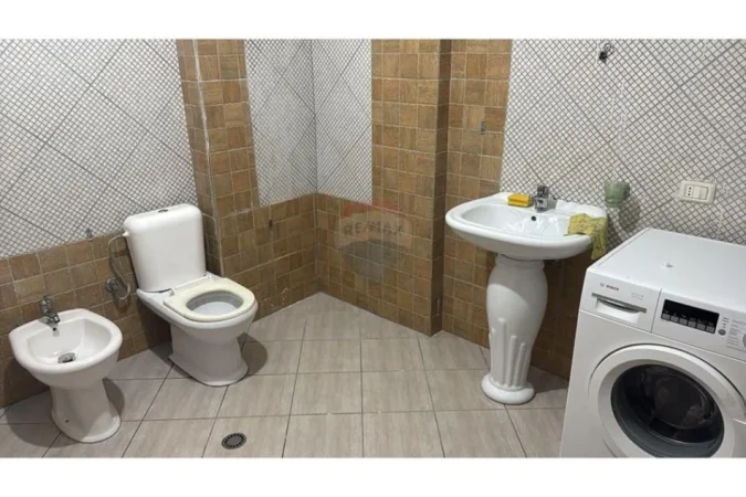 Tirane, jepet me qera 3+1+Ballkon , 102 m² 500 € (Astir)