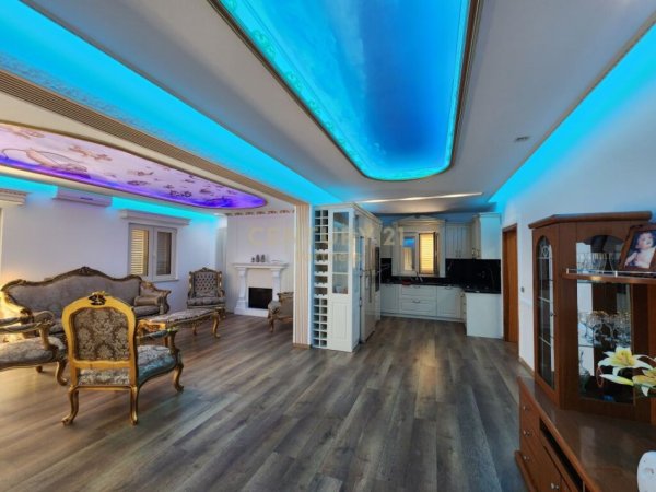 Tirane, jepet me qera Vile 3 Katshe Kati 4, 1.469 m² (Fakulteti Ekonomik)