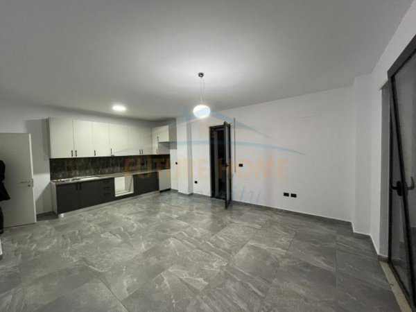 Tirane, jepet me qera apartament 2+1+Ballkon Kati 6, 88 m² 450 € (Rruga e Dibres)