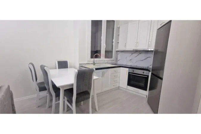 Tirane, jepet me qera apartament 1+1+Ballkon Kati 5, 75 m² 450 € 