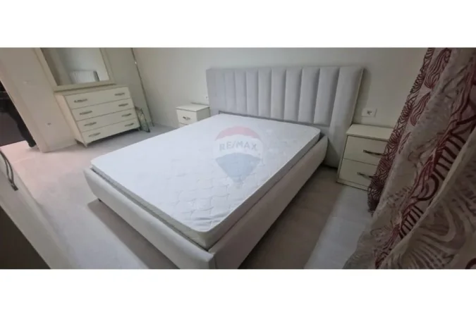 Tirane, jepet me qera apartament 1+1+Ballkon Kati 5, 75 m² 450 € 