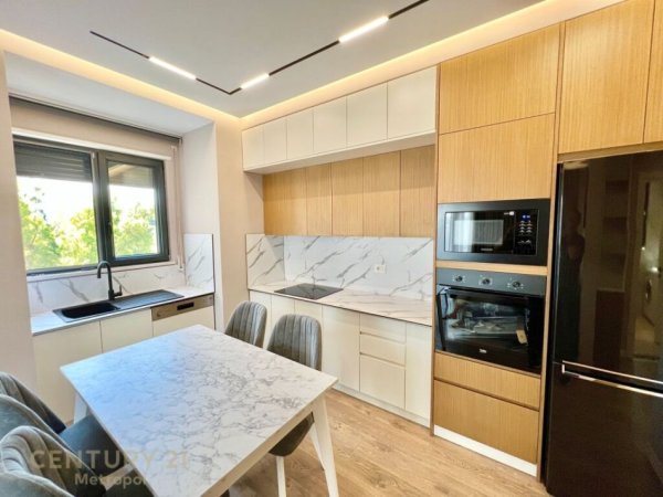 Tirane, jepet me qera apartament+verande | Penthouse 2+1+Aneks+Ballkon Kati 6, 113 m² 1.100 € (Fakultetit Ekonomik)