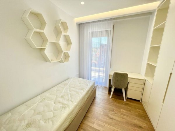 Tirane, jepet me qera apartament+verande | Penthouse 2+1+Aneks+Ballkon Kati 6, 113 m² 1.100 € (Fakultetit Ekonomik)